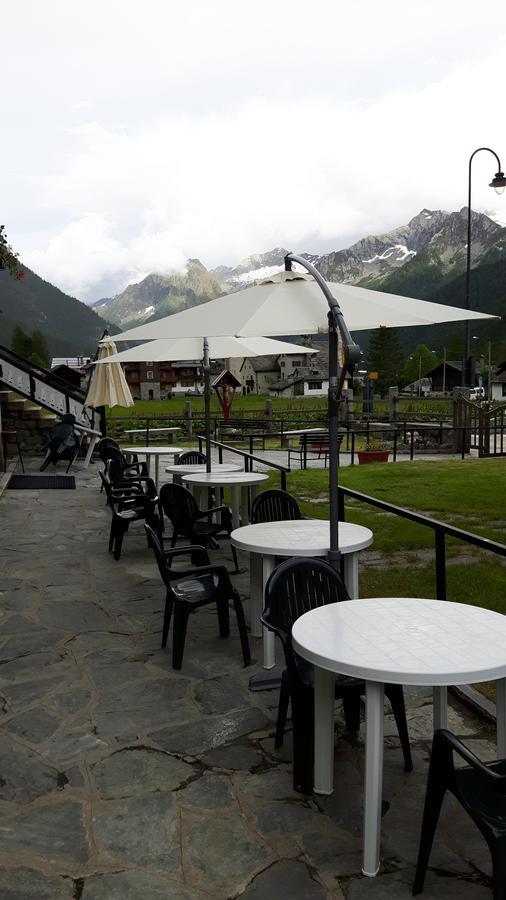 Casa Alpina De Filippi Hotel Macugnaga Exterior photo